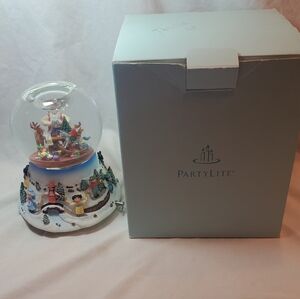 PartyLite Santa At His Shop Vtg 2003/2004 Snow Globe Reindeer Musical Works!